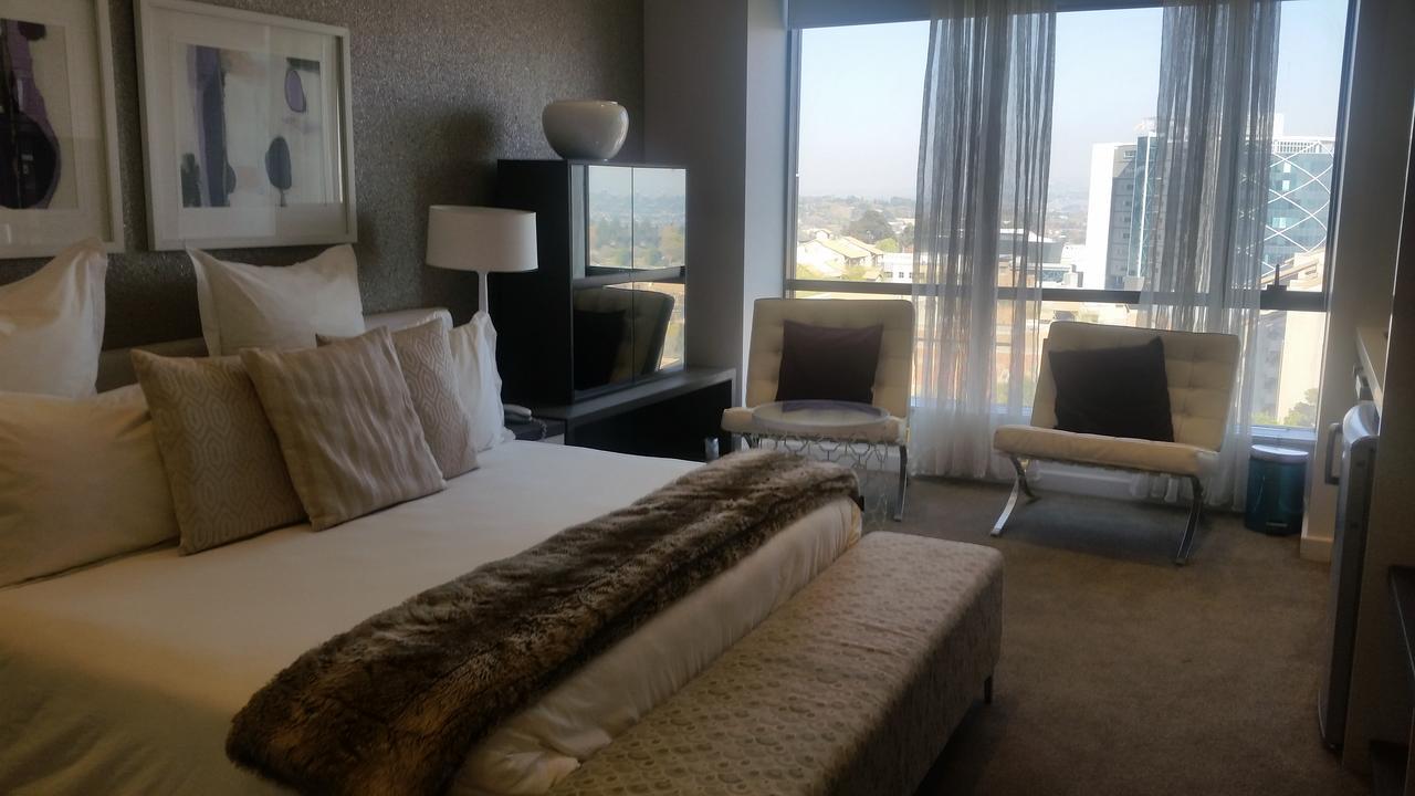 615 Sandton Skye Johannesburg Exterior photo